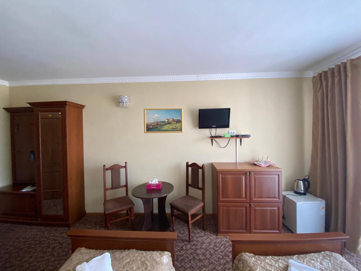 Hotel Three Korony Skhidnytsia Ngoại thất bức ảnh