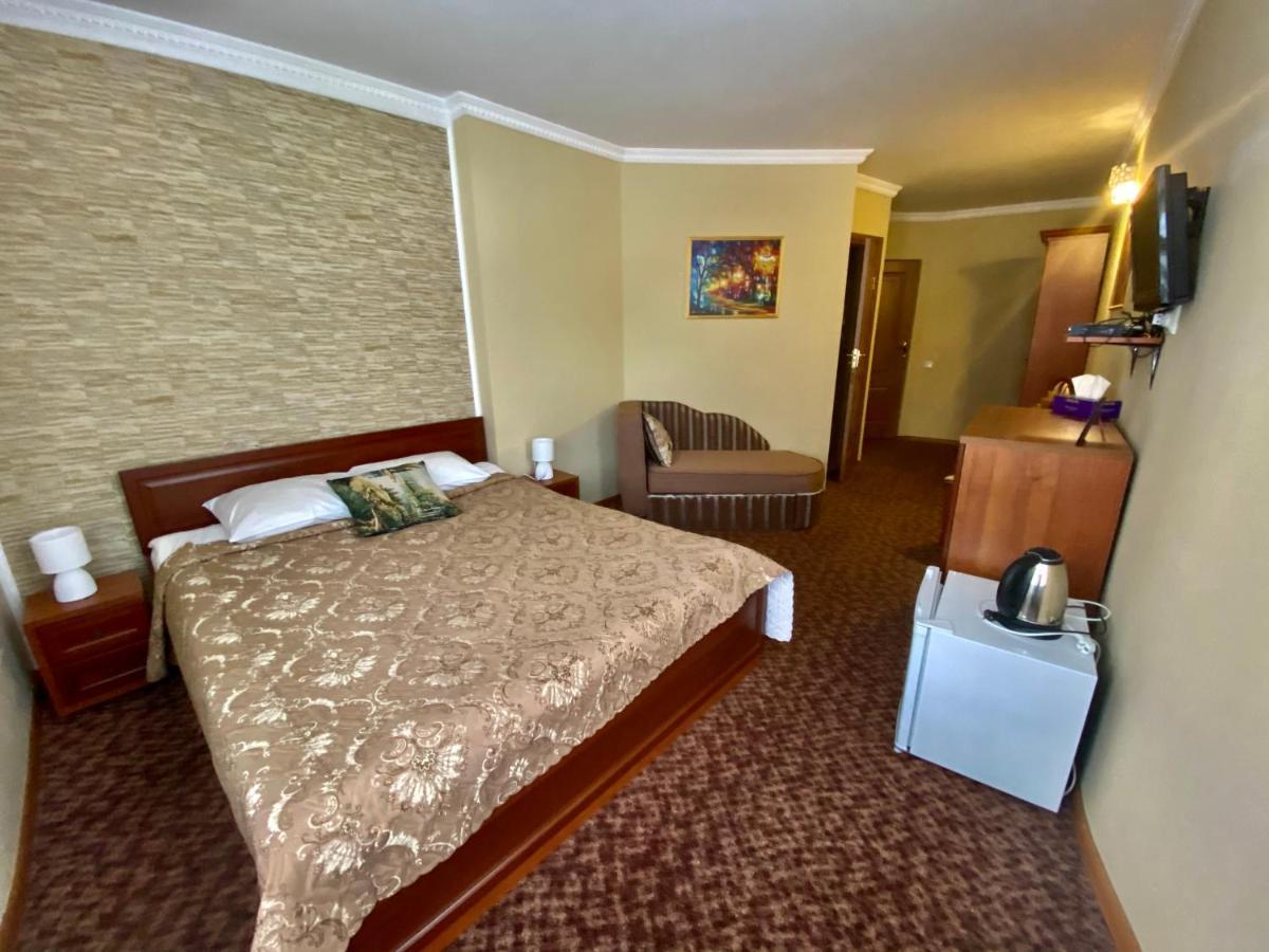 Hotel Three Korony Skhidnytsia Ngoại thất bức ảnh