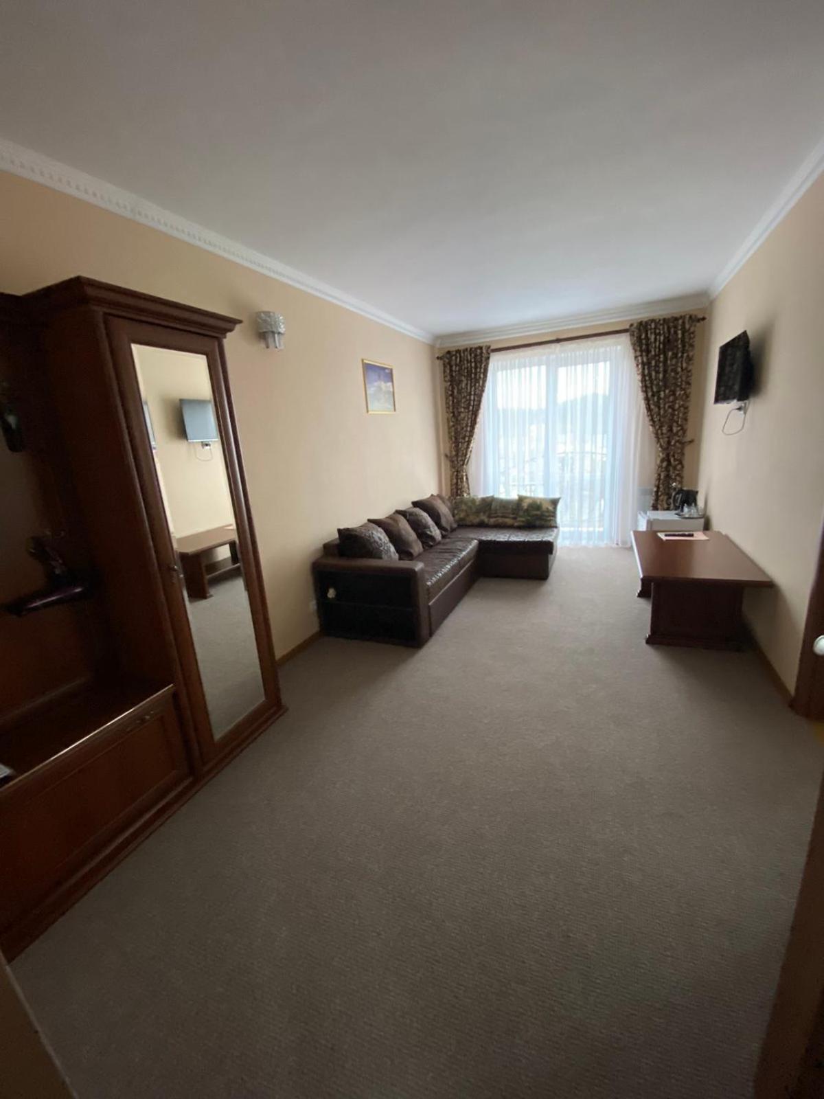 Hotel Three Korony Skhidnytsia Ngoại thất bức ảnh